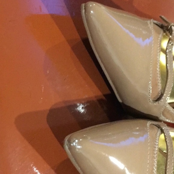 Charles David Kitten Heel Pump - Picture 7 of 8